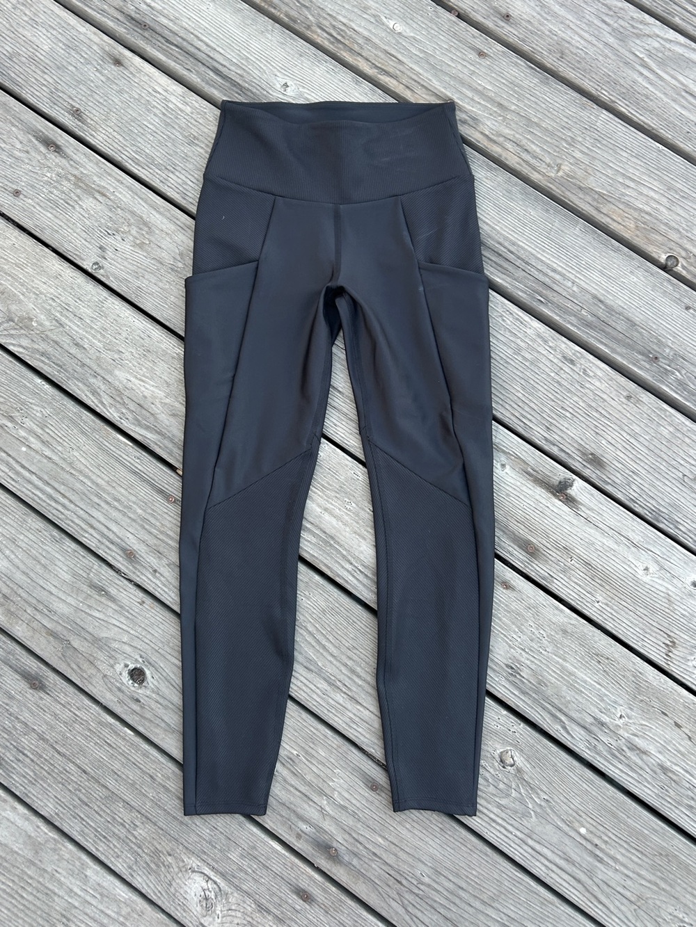 NWOT Alo Black Leggings Medium Yoga Ribbed Airlift Enchanted
